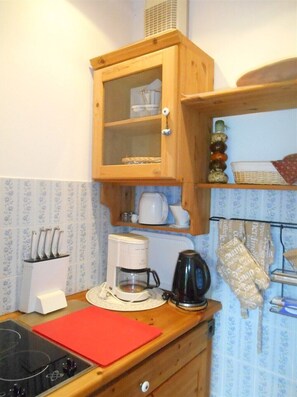 Kühlschrank, Ofen, Herdplatte, Geschirrspüler