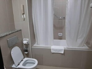 Free toiletries, towels, soap, shampoo - Paradise Haven Hotel (Sagamu)