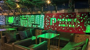 Lobby-lounge