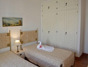 House | 3 bedrooms, individually furnished, bed sheets - Townhouse With Terrace Within a Holiday Complex, Alvor-formerly TUI Ferienhaus (Portimão)