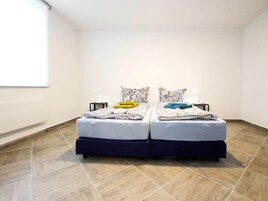 2 habitaciones y muebles diferentes