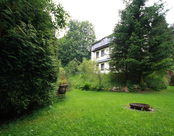 Garden - Schone Ferienwohnung mit Terrasse, Altenberg (Altenberg)