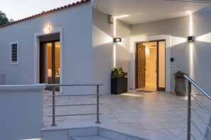 Property entrance - Villa Wisdom (Chania)