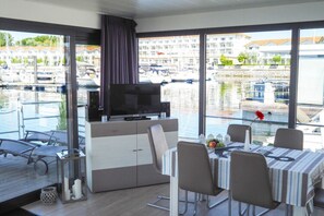 Mobile Home | Dining