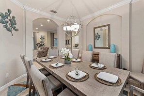 Dining - Heated Pool, Lazy River, Game Room 12 MI to Disney (Davenport)