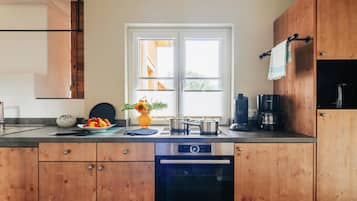 House | Private kitchen | Electric kettle, toaster, highchair