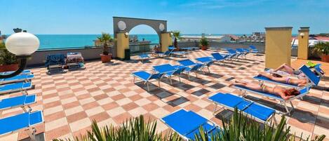 Apartment | Pool | Outdoor pool