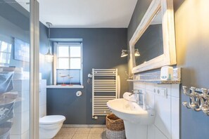House | Bathroom - Wundervolles Ferienhaus fur Tating (Tating)