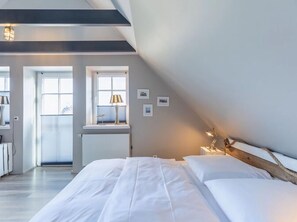 3 habitaciones y muebles diferentes