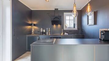 Ferienhaus | Eigene Küche | Wasserkocher mit Kaffee-/Teezubehör, Toaster, Hochstuhl