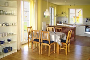 House | Private kitchen | High chair - Cottage Directly by the Lake in Trygor (Wegorzewo)