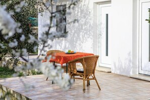 Dining - Holiday Home in Brac Near Golden Horn Beach (Selca)