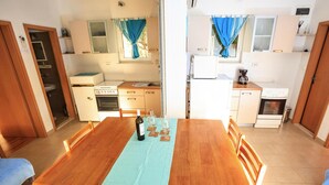 House | Private kitchen | Fridge, oven, highchair - Sumartin Holiday Home Near the Beach (Selca)