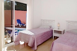 6 bedrooms, individually furnished, bed sheets - Holiday Villa in Lagos (Lagos)