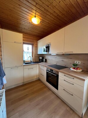 Casa | Cocina privada | Hervidor eléctrico y tostadora