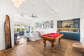 Games room - Beverly Hills Inspired Contemporary (Sonoma)