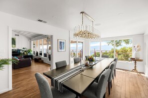 Dining - Beverly Hills Inspired Contemporary (Sonoma)