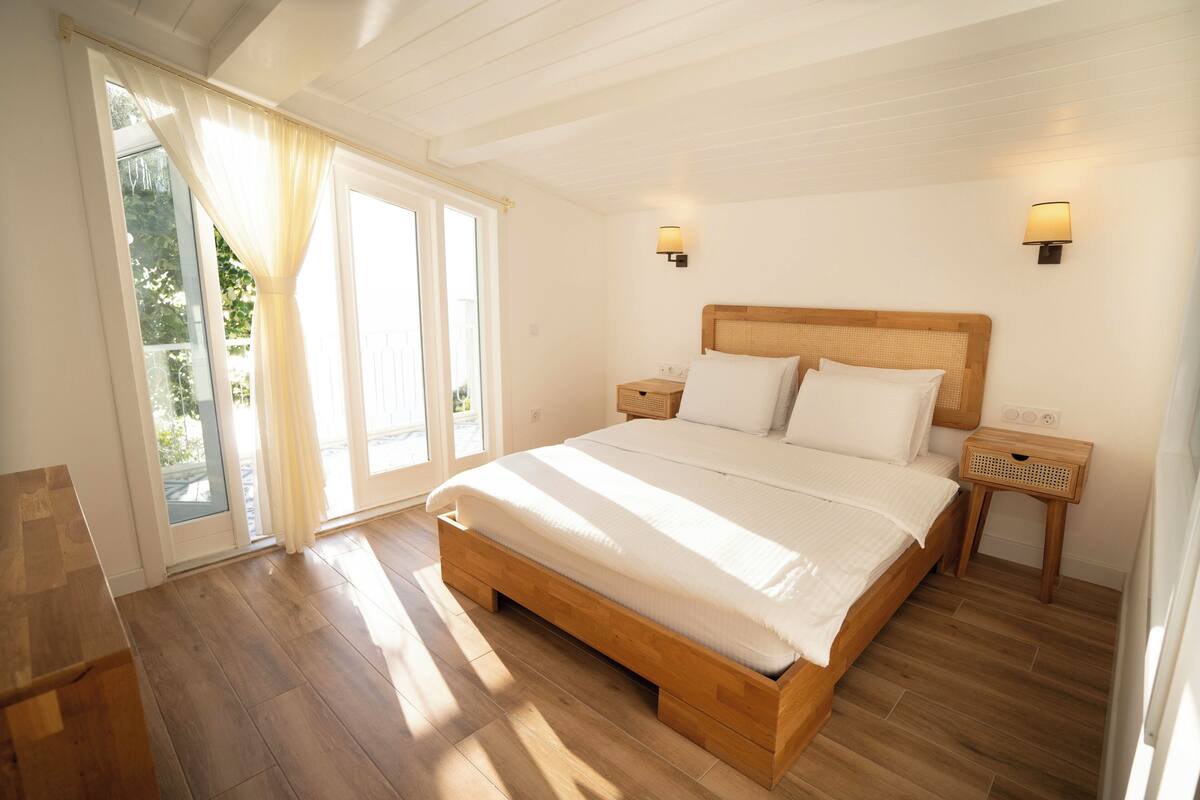 Honeymoon Loft, Sea View | Egyptian cotton sheets, premium bedding, Select Comfort beds, minibar