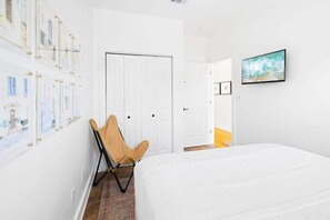 3 habitaciones, tabla de planchar con plancha, cuna de viaje y wifi