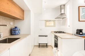 Refrigerador, microondas, horno, lavavajillas