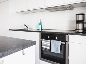 House | Private kitchen | Electric kettle, toaster, high chair - Ferienhaus am Yachthafen in Peenemunde (Peenemünde)
