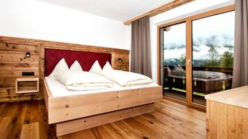 6 bedrooms, individually furnished, bed sheets