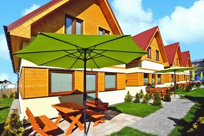 House | Outdoor dining - Cottage in Sarbinowo Near Baltic Sea Beach (Mielno)