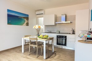 Full-size fridge, microwave, stovetop, dishwasher - CAGLIARI MAGICAL BEAUTIFUL & EXCLUSIVE APARTMENT (Sinnai)