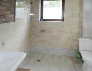 House | Bathroom - Holiday Home in Kolczewo With Lake Access (gmina Wolin)