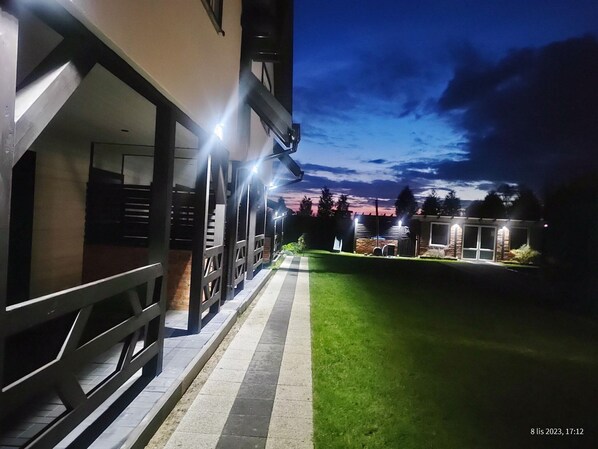 House | Garden - Holiday Home in Rewal Near Beach (Rewal)