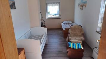 3 bedrooms, bed sheets