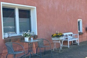 Apartment | Dining - Atelier mit Kaminofen am Plauer See (Barkhagen)