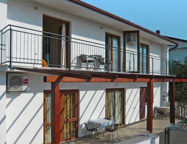 3-person Apartment In Starigrad - Starigrad