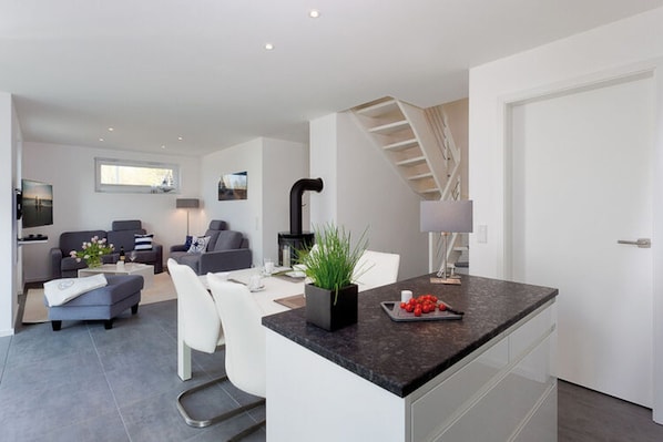 House | Private kitchen | Electric kettle, toaster, high chair - Ferienhaus am Yachthafen in Peenemunde (Peenemünde)