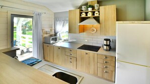 Maison | Cuisine privée | Bouilloire électrique, grille-pain, chaise haute