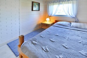 4 camere, con arredamento individuale, lenzuola