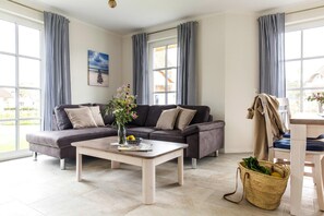 House | Living area - House by Bodden Lagoon With Sauna (Fuhlendorf)