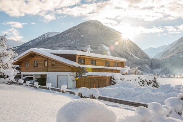 Apartment | Exterior - Chalet in Neukirchen With Mountain Views (Neukirchen am Grossvenediger)