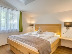 Apartment | 3 bedrooms, bed sheets - Chalet in Neukirchen With Mountain Views (Neukirchen am Grossvenediger)