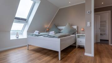 House | 3 bedrooms, individually furnished, iron/ironing board