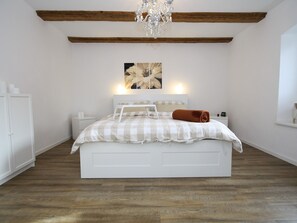 House | 3 bedrooms, individually furnished, bed sheets - Ferienhaus mit 2 Kaminofen in Zarchlin (Barkhagen)