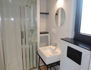 House | Bathroom | Bathtub - Holiday Homes With Sauna and Jacuzzi in Trzesacz-formerly TUI Ferienhaus (Rewal)