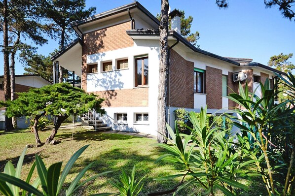 Apartment | Exterior - Apartment in Lignano Near Restaurants (Lignano Sabbiadoro)