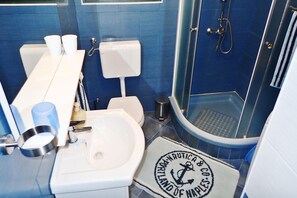 Apartment | Bilik Mandi