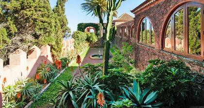 Villa Mansion Bandama With Pool in Santa Brigida