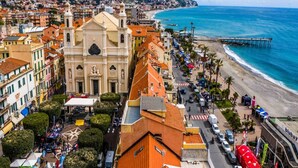 A coastal town with a prominent church, a beach, and a pier. - Apartment in Pietra Ligure With Garage (Pietra Ligure)