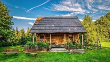 ุงูู
ูุดุฃุฉ ู
ู ุงูุฎุงุฑุฌ