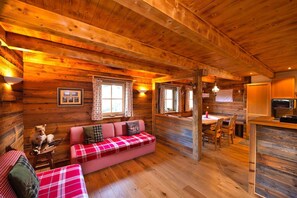 Chalet | Living room | Fireplace - Chalet in St. Martin With Sauna & Mountain Views (Sankt Martin am Tennengebirge)