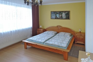 Apartment | 3 bedrooms, individually furnished, bed sheets