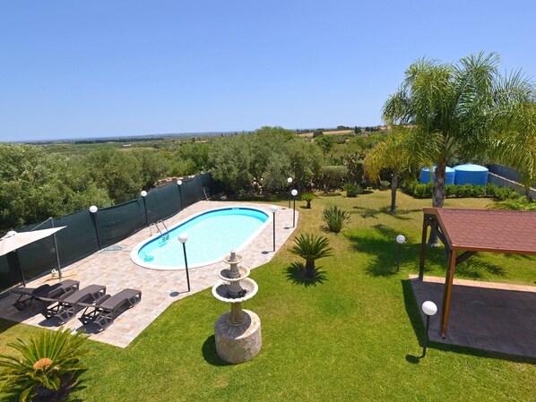 Hus | Basseng | Innendørsbasseng og utendørsbasseng